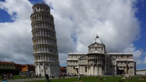 Images of Pisa Tower and Cathedrals. The Tower of Pisa and it's history.